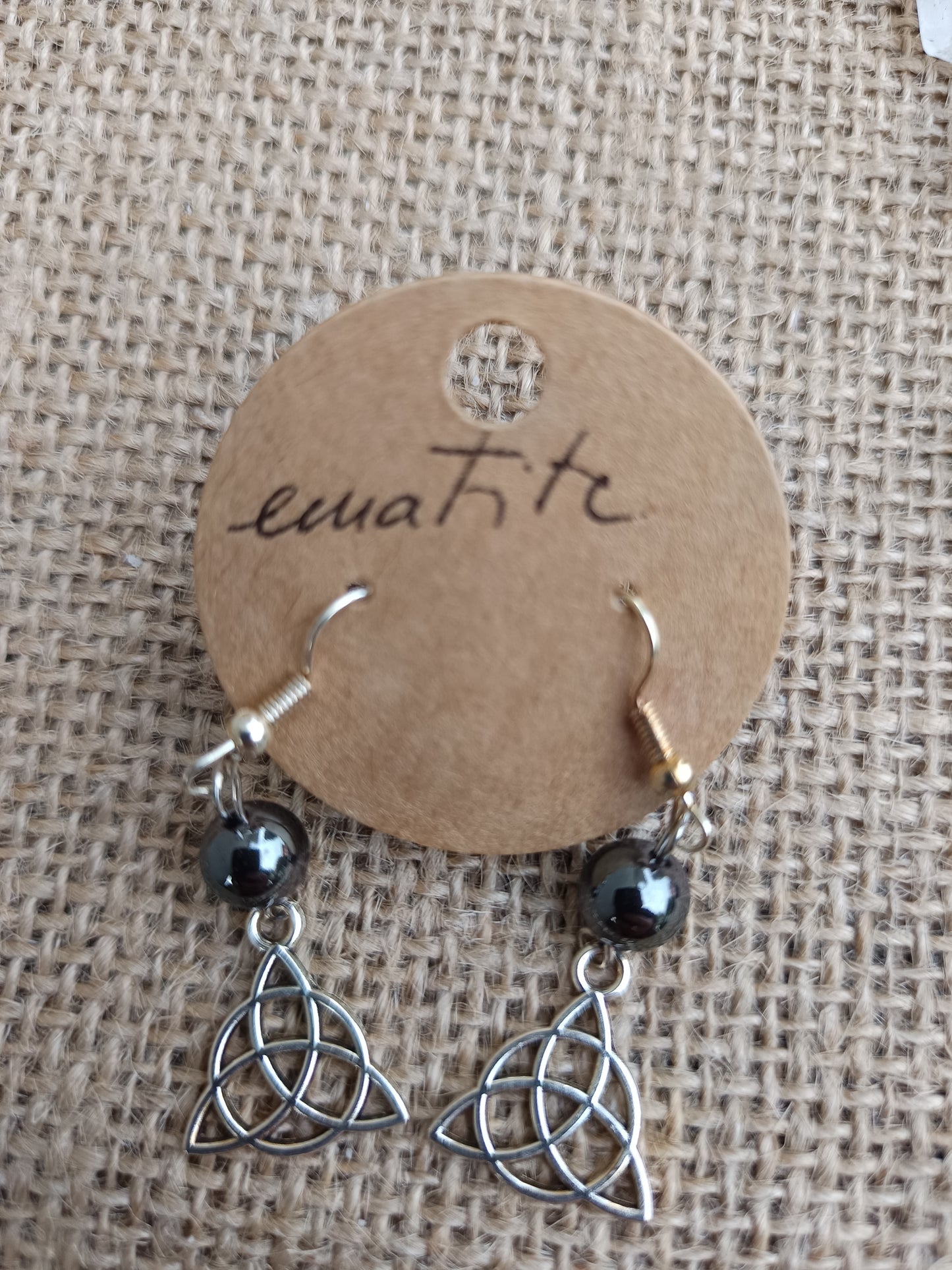 Orecchini in Ematite e Nodo celtico