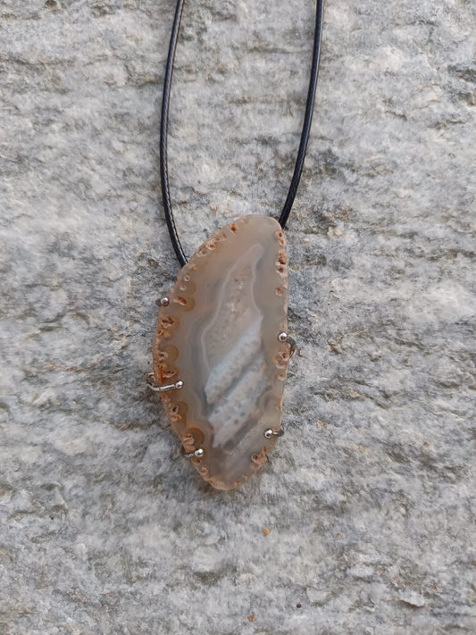 Ciondolo in Geode di Agata Naturale
